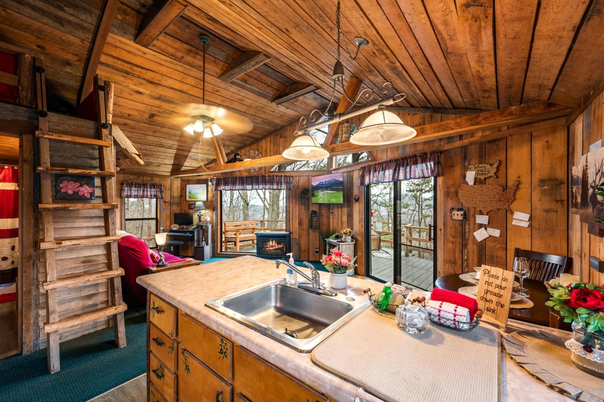 10 Miles Away From The Heart Of It All! Pigeon Forge Εξωτερικό φωτογραφία